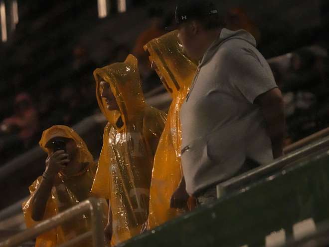 Game 2 between Tennessee baseball and Auburn suspended in extras