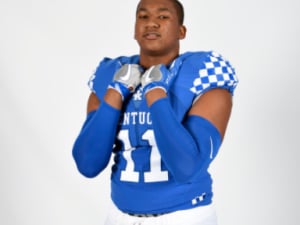 Defensive end with huge offer list has "very high" interest in UK