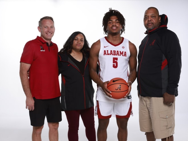 Alabama coach Nate Oats with RJ and his family during his recent visit to Alabama