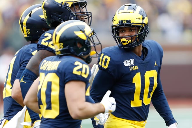 Michigan junior linebacker Anthony Solomon (10) is transferring to Arizona after playing in 23 games for the Wolverines.