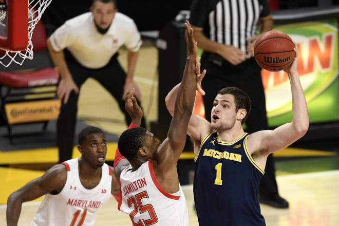 Michigan Wolverines basketball freshman center Hunter Dickinson scored 26 points at Maryland on New Year's Eve.