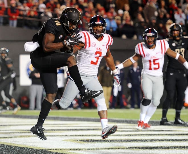 Trent Sherfield catches a TD against Ole Miss. (Christopher Hanewinch, USA Today)