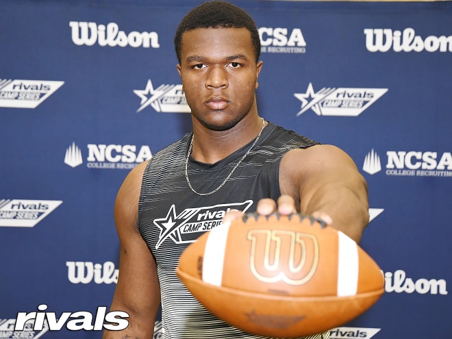 DE Jahkeem Stewart will visit Texas on July 27.