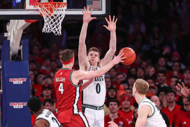 Rutgers Scarlet Knights guard Paul Mulcahy (4) passes the ball in front of Michigan State Spartans forward Jaxon Kohler (0) during the second half at Madison Square Garden.