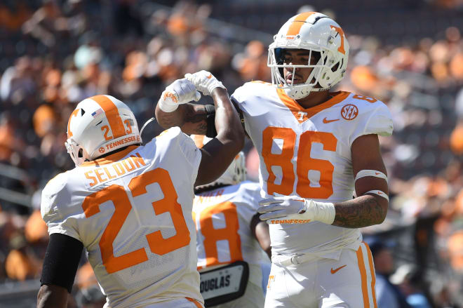 Tennessee tight end Ethan Davis (86) celebrates with teammate Cameron Seldon (23) during Tennessee football s Orange & White spring game, in Neyland Stadium, Saturday, April 15, 2023. 