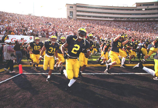 Woodson leads his team on the field for the 1998 Rose Bowl, a 21-16 victory over Washington State which sealed the National Championship.