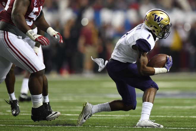 Washington junior wide receiver John Ross eluding Alabama defenders in the Chick-fil-A Peach Bowl