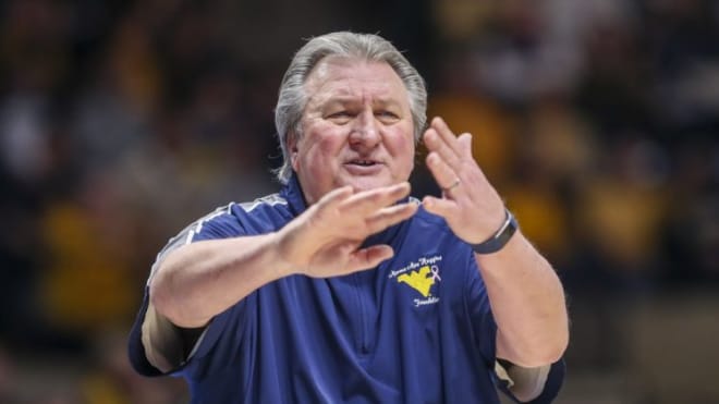 Huggins discusses the transfer portal and how it's been used at West Virginia. 