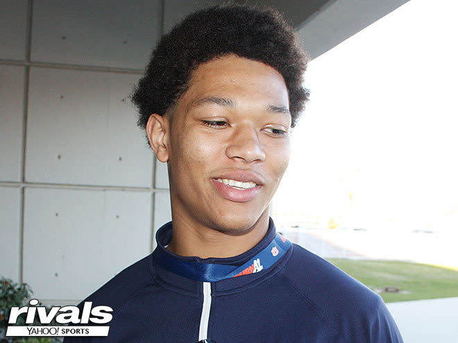 Mobile Christian defensive end Andres Fox has an early offer from Auburn.