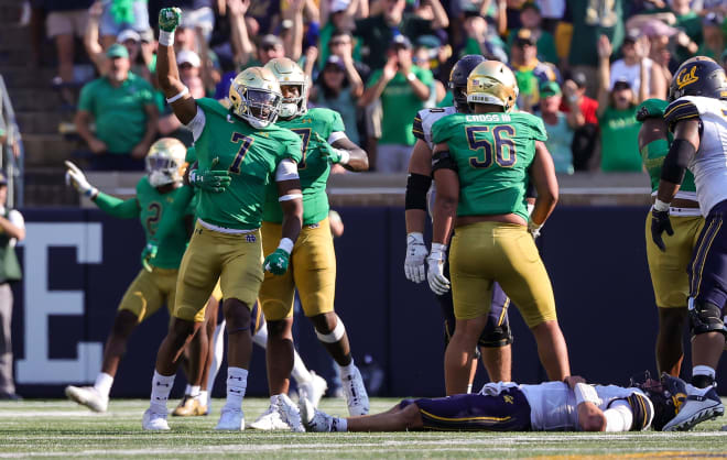 Isaiah Foskey (7) and the Irish defensive line has a big day with six sacks.