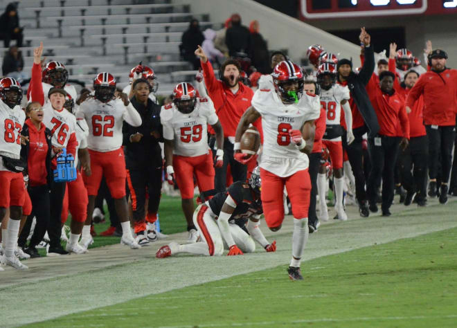 Cam Coleman breaks free for a touchdown in the Alabama 7A State Championship.