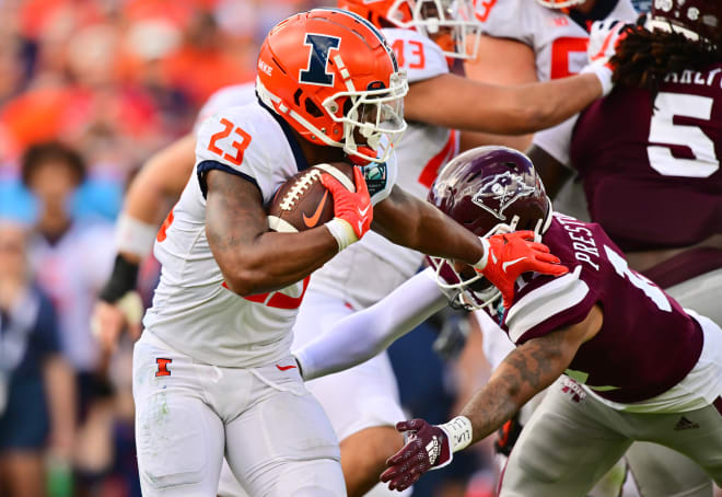 Tampa FL USA; Mississippi State Bulldogs quarterback Will Rogers (2) passes  the ball during the ReliaQuest Bowl game against the Illinois Fighting  Illini at Raymond James Stadium, Monday, January 2, 2023. The