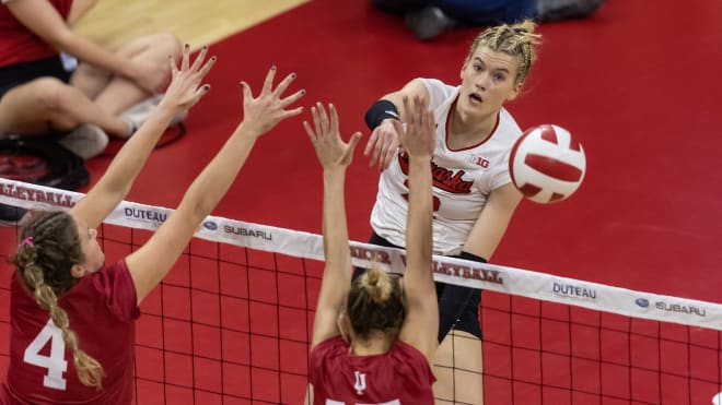 Lindsay Krause had a big night from left-side, swatting down eight kills on 15 swings. 