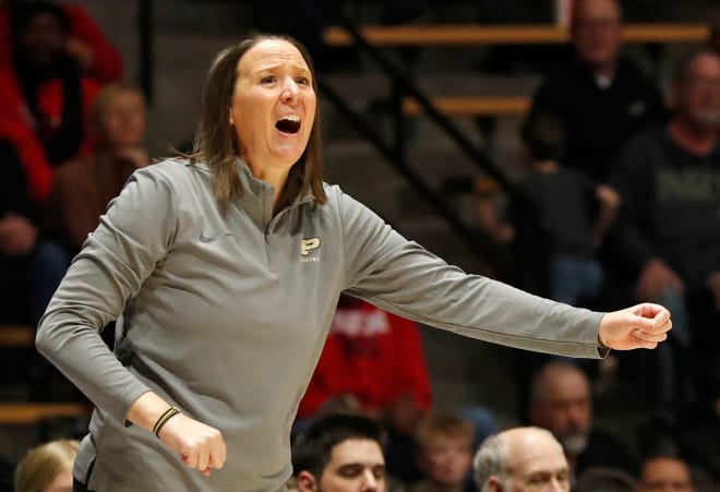 Purdue Boilermakers head coach Katie Gearlds yells down court during the NCAA WNIT basketball game against the Duquesne Dukes, Thursday, March 28, 2024, at Mackey Arena in West Lafayette, Ind. © Alex Martin/Journal and Courier / USA TODAY NETWORK