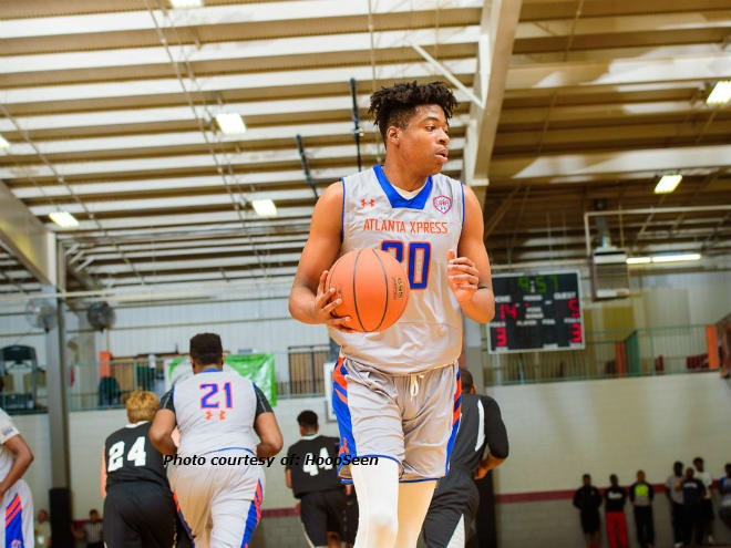 Michael Durr prepares to inbound the ball at the 2017 Bob Gibbons Tournament of Champions