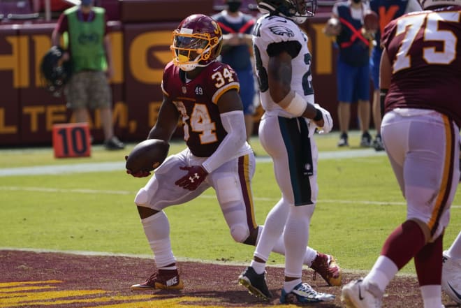 Former Auburn running back Peyton Barber (34) gets in the end zone for his second score of the day with Washington.