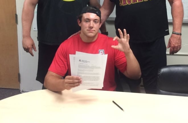JUCO offensive lineman Maisen Knight made things official with a commitment to Arizona Tuesday