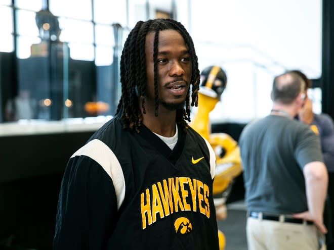 Harris mentoring younger Iowa players