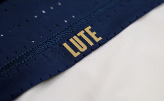 Arizona basketball unveils Lute Olson jersey patch for 2020-21 season -  Arizona Desert Swarm