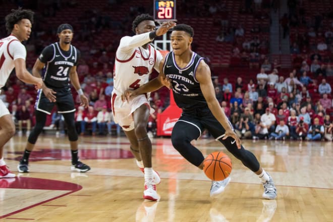 Central Arkansas Bears guard Camren Hunter (23) drives around Arkansas Razorbacks guard Davonte Davis (4)