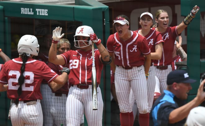 Alabama players congratulate Alabama base runner Kali Heivilin (22) after she scored during the game with MTSU in the Tuscaloosa Regional. Photo | Gary Cosby Jr.-Tuscaloosa News / USA TODAY NETWORK