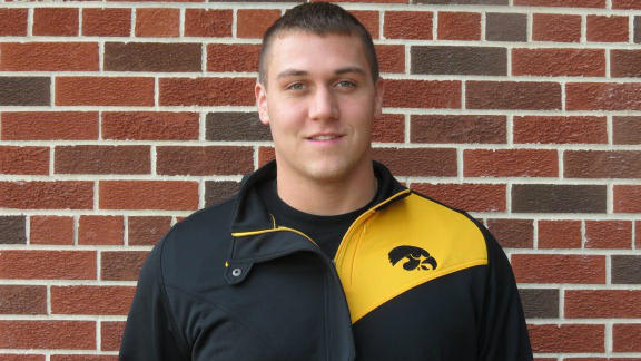 Cedar Falls offensive lineman Ross Pierschbacher committed to the Hawkeyes today.