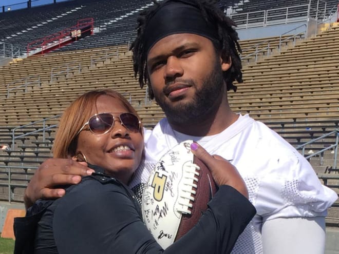 Gelen Robinson on mom Shantelle Clay: "She’s made more sacrifices than anyone in my life."