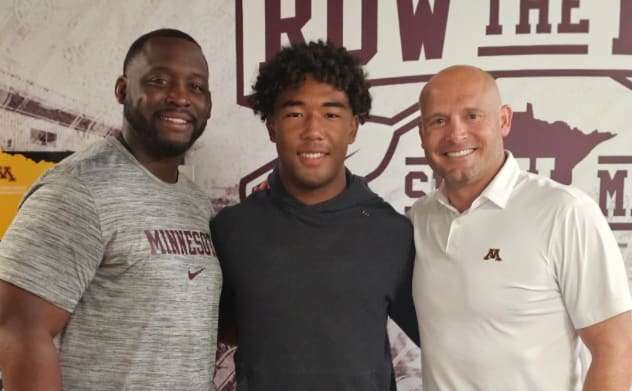 Grant Washington (middle) with Minnesota RB coach Nic McKissic-Luke (left) and head coach P.J. Fleck (right)