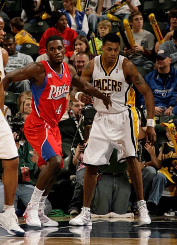 Former Missouri star Kareem Rush (right) being guarded by his brother Brandon in an NBA game.