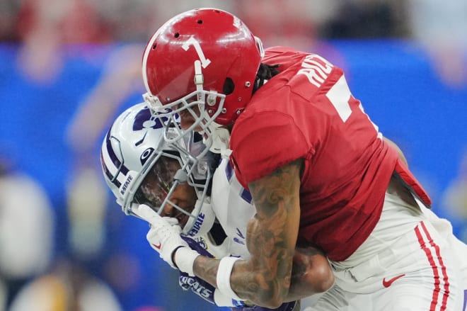 Alabama Crimson Tide defensive back Eli Ricks (7) tackles Kansas State Wildcats wide receiver Malik Knowles (4) during the first half in the 2022 Sugar Bowl at Caesars Superdome. Photo |  Andrew Wevers-USA TODAY Sports