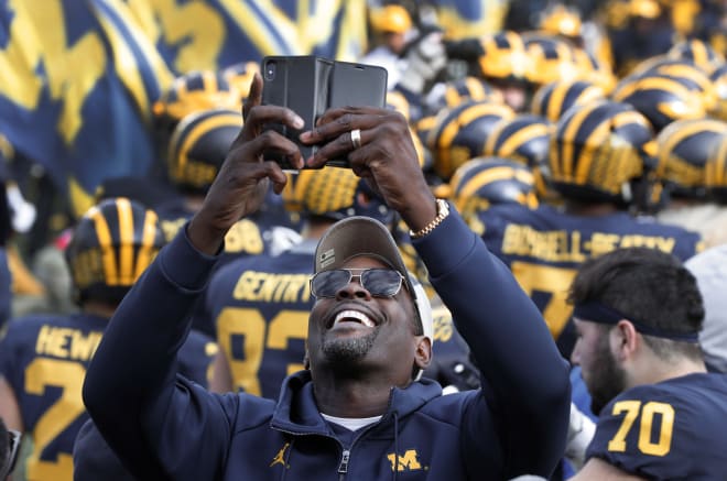 Former Michigan Wolverines basketball star Chris Webber was the honorary captain for a 2018 football game.