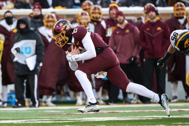 Athan Kaliakmanis scrambles for yardage (USA Today Sports)