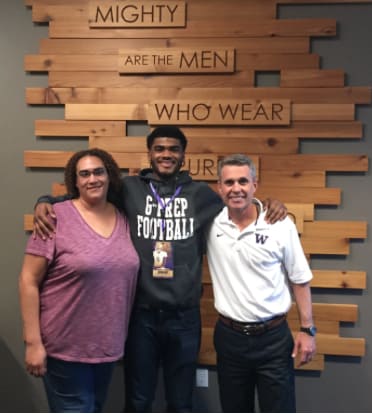 Devin Culp (middle) with UW head coach Chris Petersen (right) during unofficial visit 