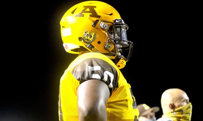 Ohio defensive tackle Derrick Shepard holds a Michigan Wolverines football recruiting offer.