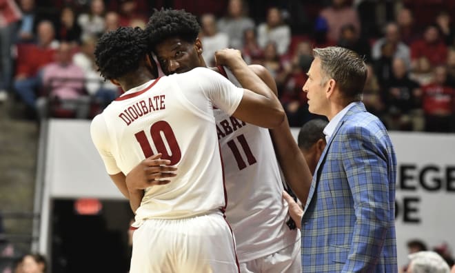 Alabama forward Mouhamed Dioubate (10) and Alabama forward Mohamed Wague (11) confer in front of Alabama head coach Nate Oats during a timeout in the game with Mississippi State at Coleman Coliseum. Photo |  Gary Cosby Jr.-USA TODAY