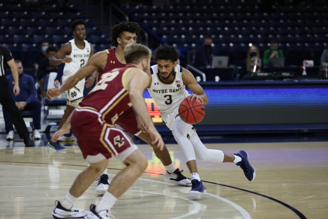 Notre Dame Fighting Irish men’s basketball junior point guard Prentiss Hubb