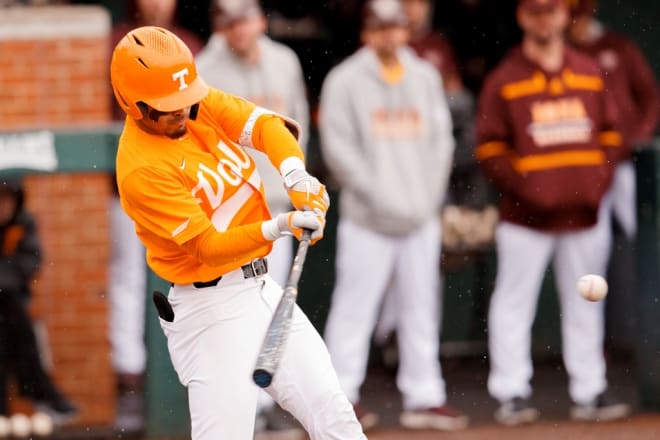 Dickey emerges as offensive force as Tennessee sweeps Iona, Baseball