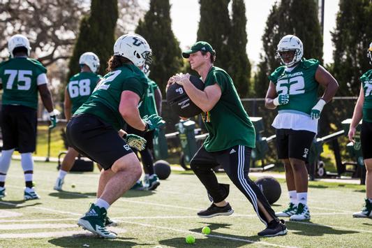 Mogridge working with the USF offensive line