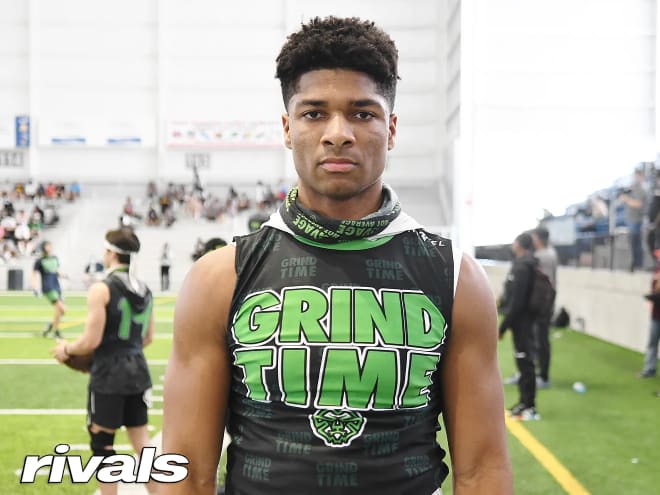 Penn State wide receiver prospect Darrius Clemons has becoming friendly with future Nittany Lion Kaden Saunders. 