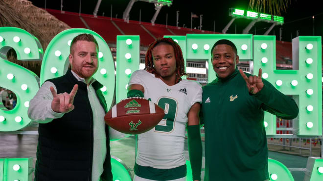 Smith posing with Golesh and receivers coach Matthew Middleton during his OV two weeks ago