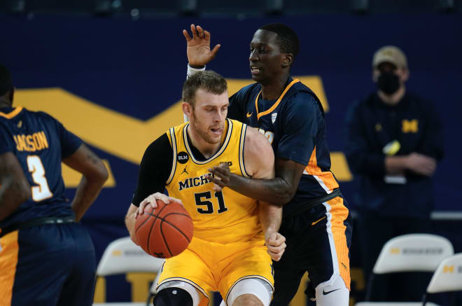 Michigan Wolverines basketball F Austin Davis