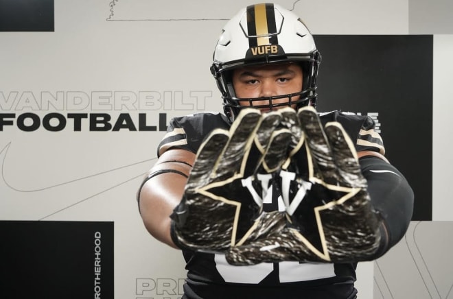 3-star DT commit Glenn Seabrooks during a previous visit with the Commodores.