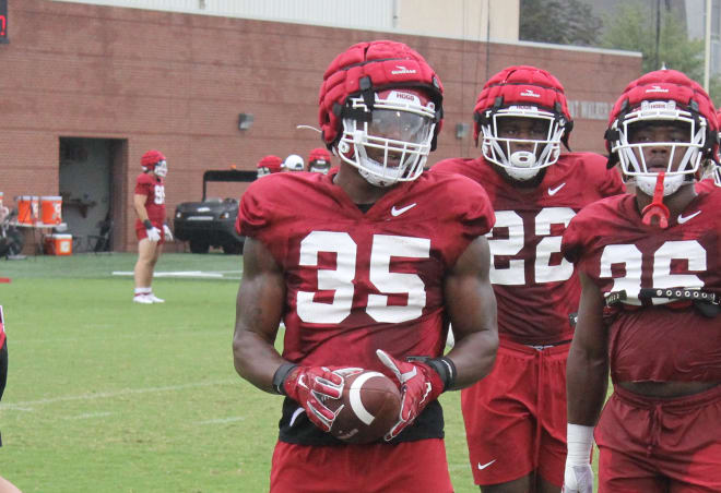 Arkansas LB Mani Powell intends to enter the transfer portal.