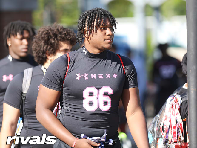 2025 four-star Lake City (S.C.) defensive tackle Amare Adams recently visited Tennessee. 