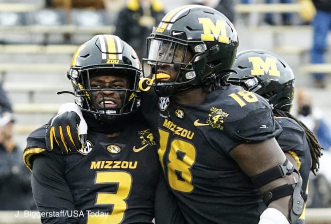 Jeffcoat (right) celebrates a big play with Martez Manuel during the 2020 season