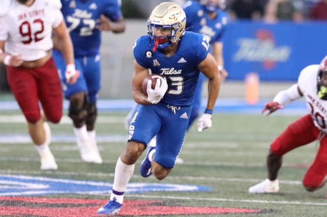 Malachai Jones runs after the catch against Jacksonville State in 2022.