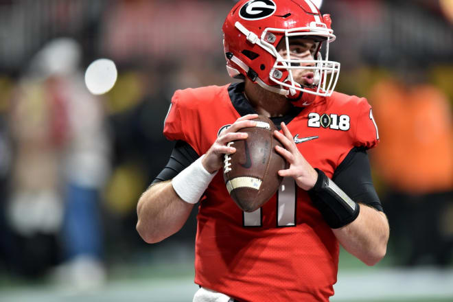 Jake Fromm has a broken left hand. 