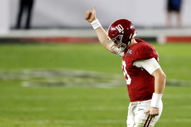 Waddle, Smith both pick Mac Jones over Tua Tagovailoa