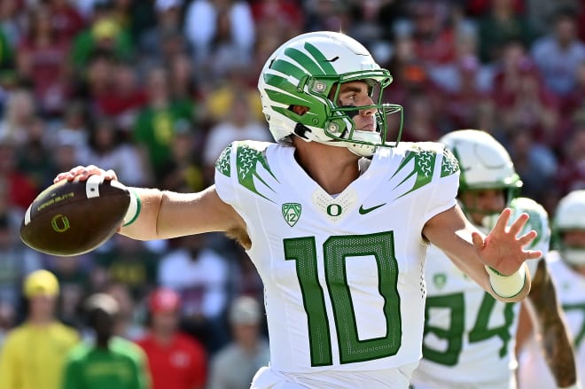 Bo Nix passed for 428 yards and 3 TDs to lead Oregon to a come-from-behind win at Washington State on Saturday.