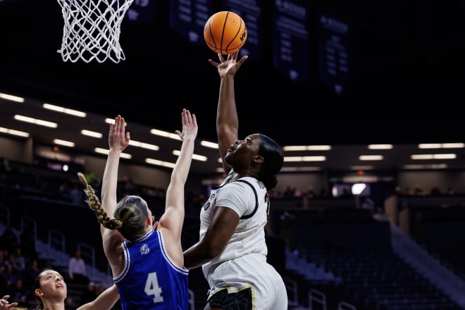 Aaronette Vonleh recorded her third double-double of the season in the first round